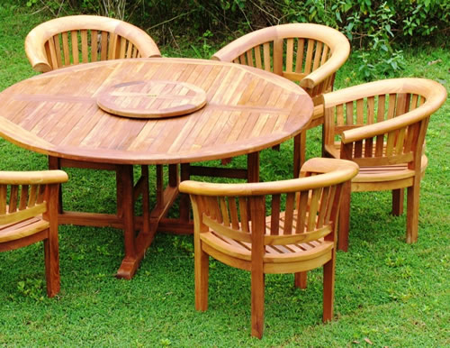 Halfmoon Chair